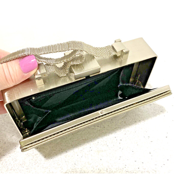 Sondra Roberts Box Purse Evening Bag silvertone top mesh handle spring hinge - Picture 7 of 9